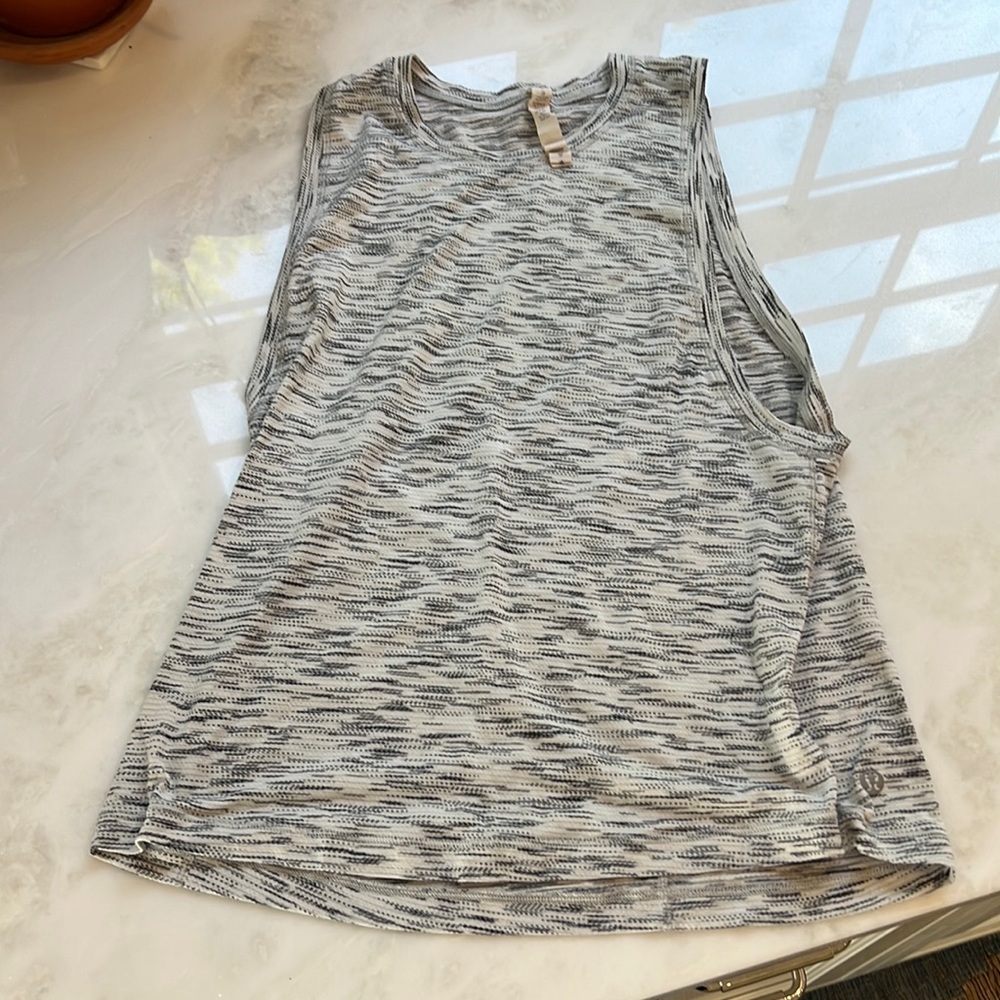 Lululemon white and black top